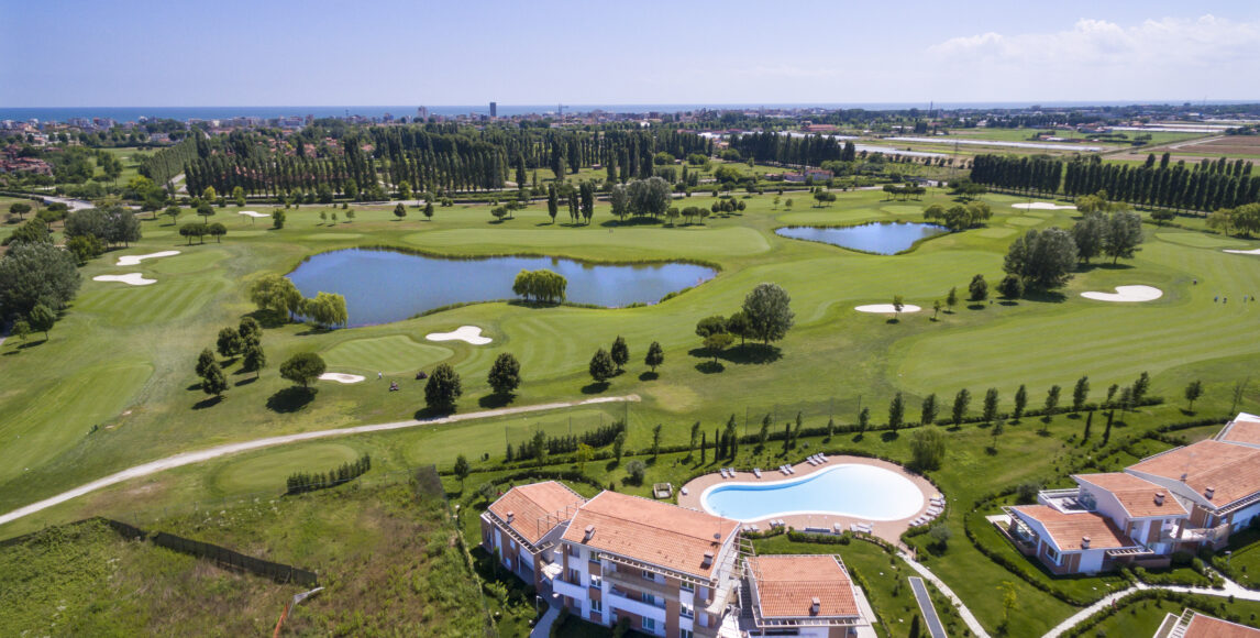 Modern apartmanok kilátással a golfpályára