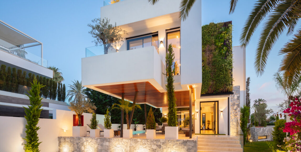 Design villa medencével és wellness-részleggel néhány lépésre a strandtól