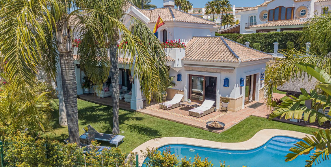 Bájos villa medencével és wellness-részleggel a strand közelében