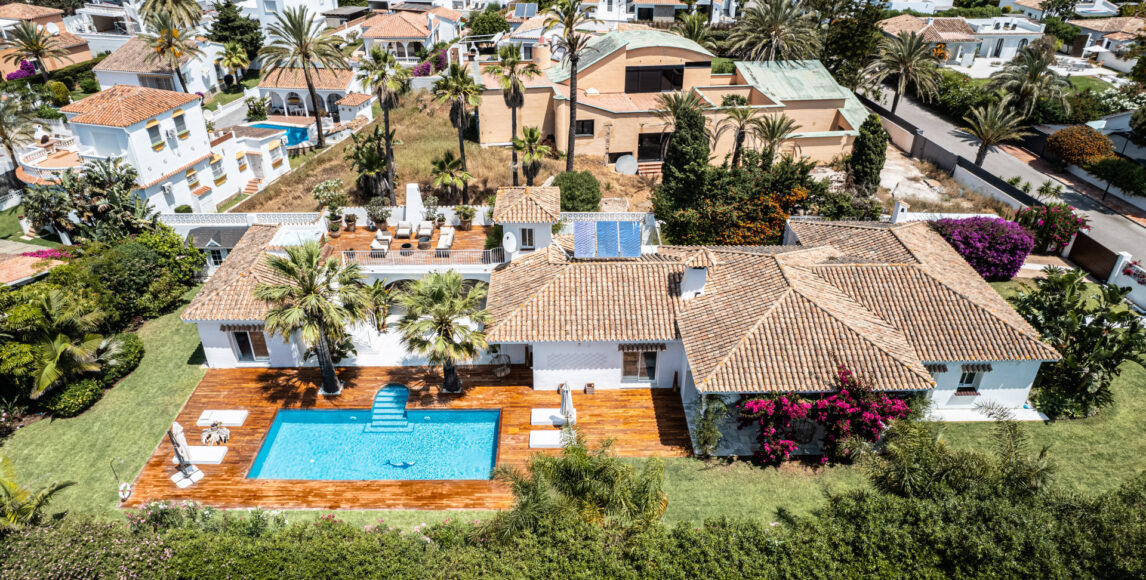 Villa sós vizű medencével, néhány lépésre Marbella strandjától