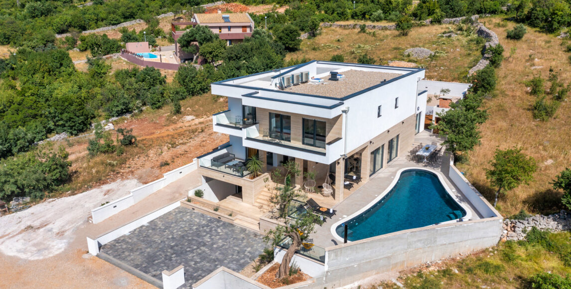 Luxus villa panorámás kilátással a tengerre