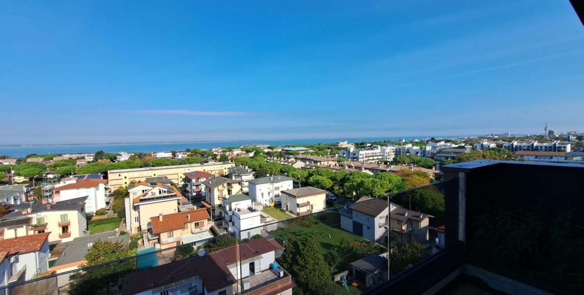 Luxus penthouse 550 méterre a strandtól, tágas terasszal
