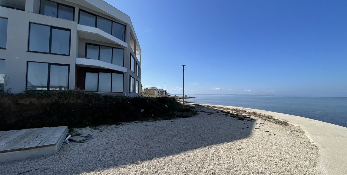 Exkluzív apartmanok a tengertől való első sorban Zadar közelében