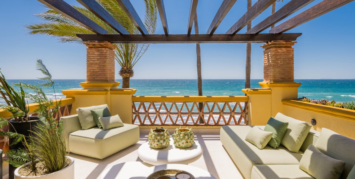 Marbella: Luxus apartman a tengertől való első sorban