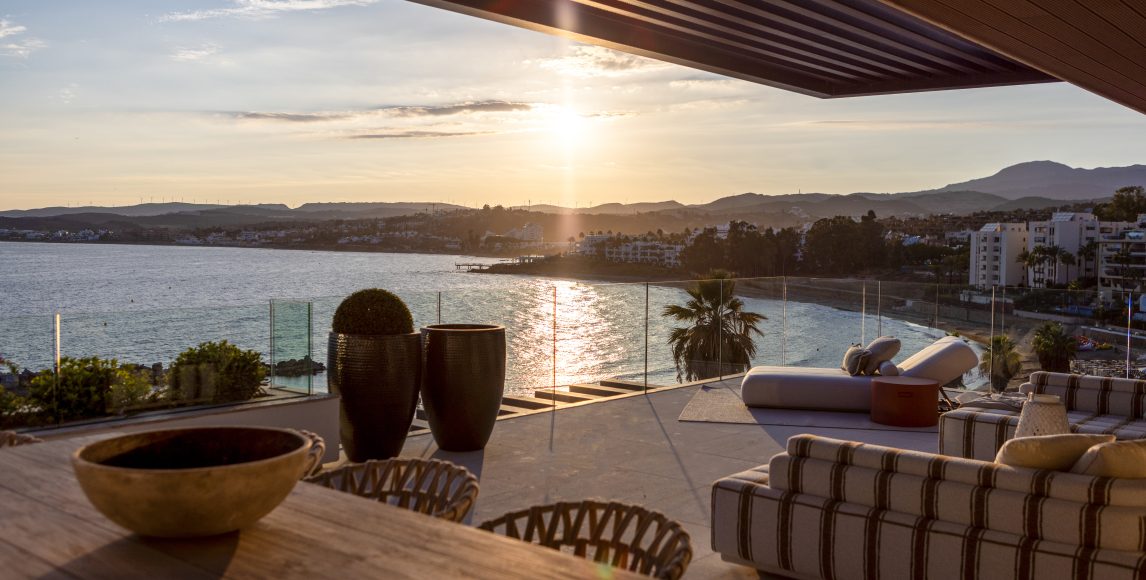Estepona: luxus apartmanok a homokos strandtól való első sorban