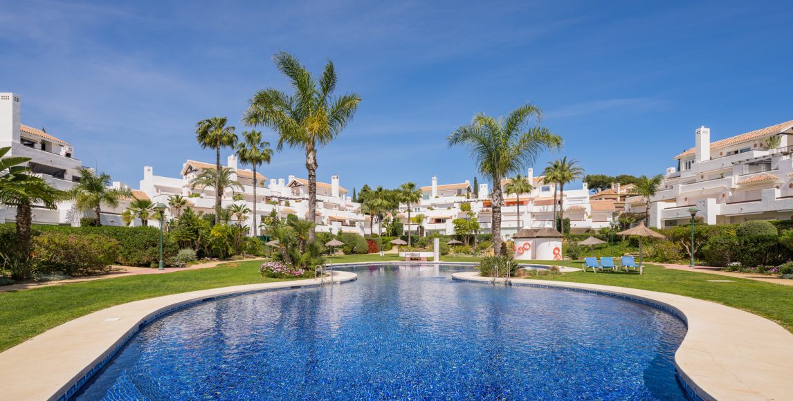Exkluzív apartman egy zárt lakóparkban Marbella tengerpartján