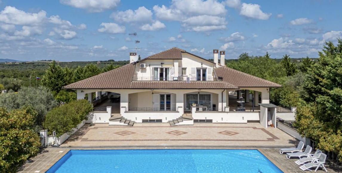 Luxusvilla Toszkána gyönyörű részén medencével és panorámás teraszokkal